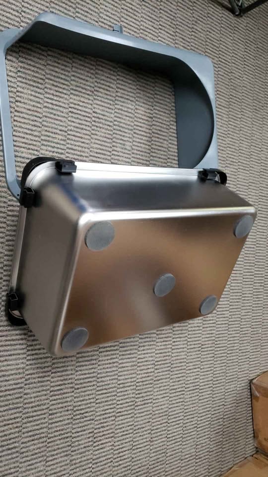 Stainless Steel Cat Litter with Enclosure