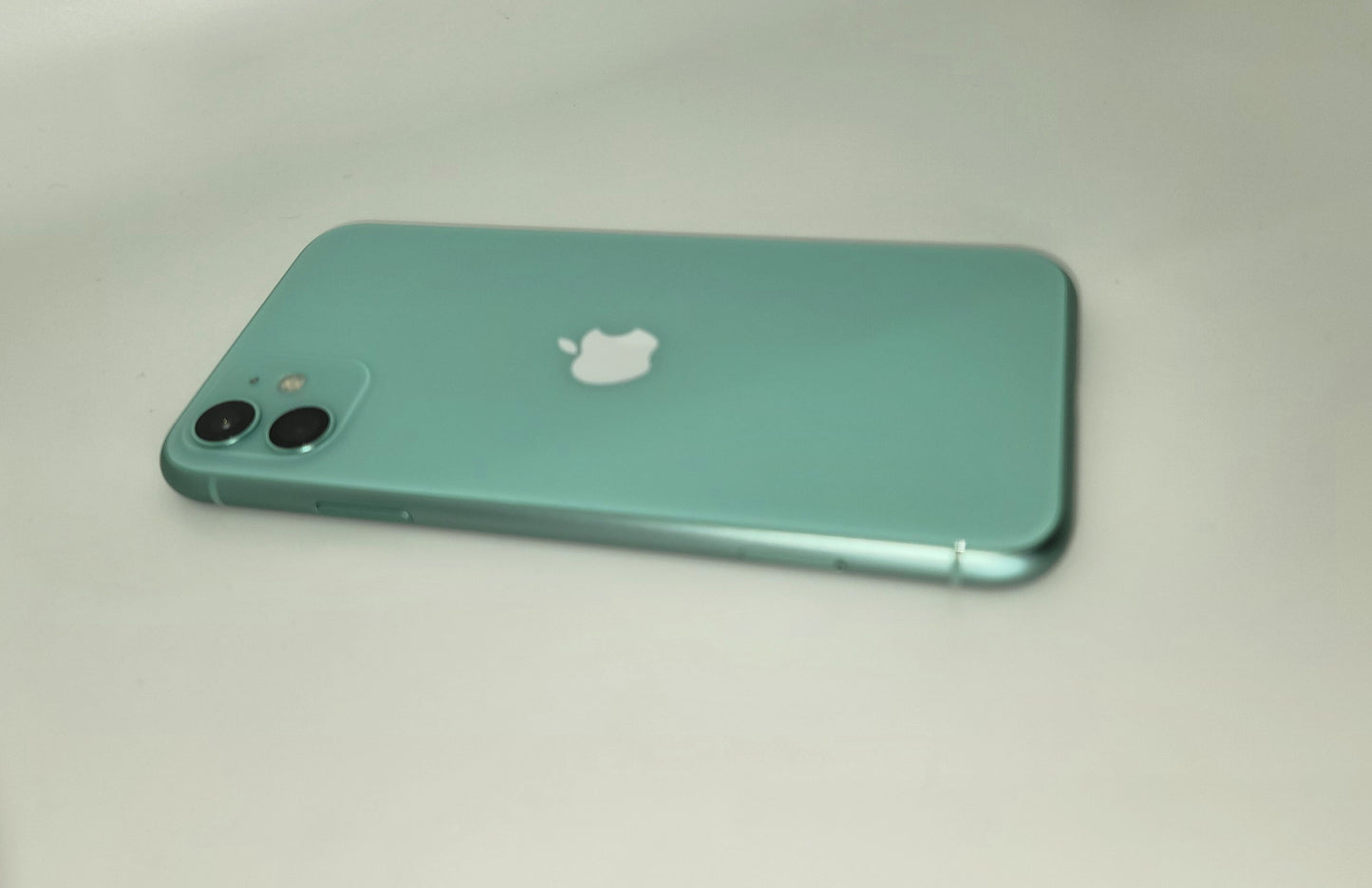 iPhone 11 – 64GB (Green)