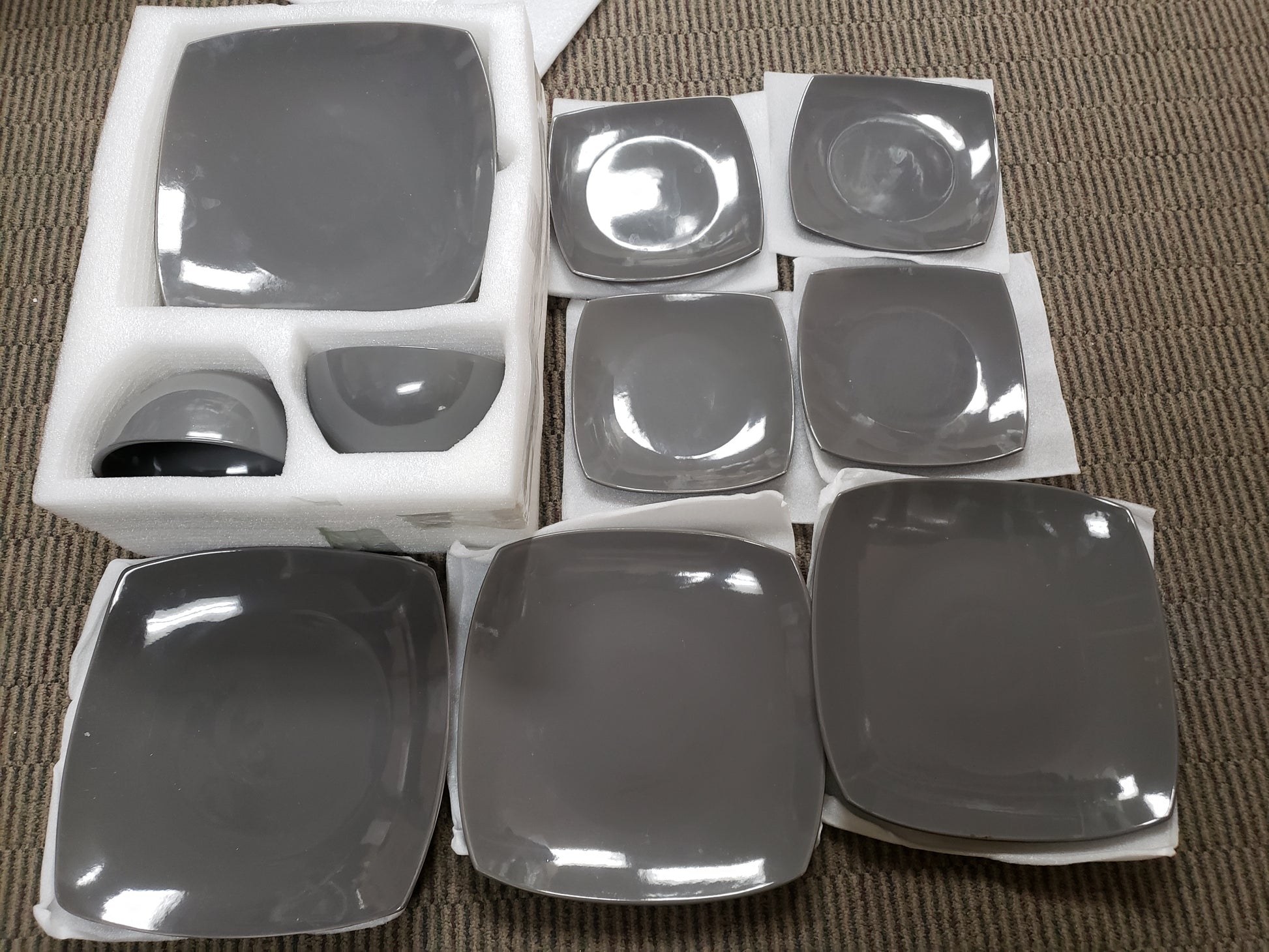 Gibson Soho Lounge Square Reactive Glaze Stoneware Dinnerware Set 