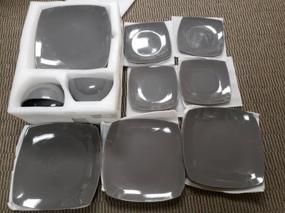 Gibson Soho Lounge Square Reactive Glaze Stoneware Dinnerware Set 
